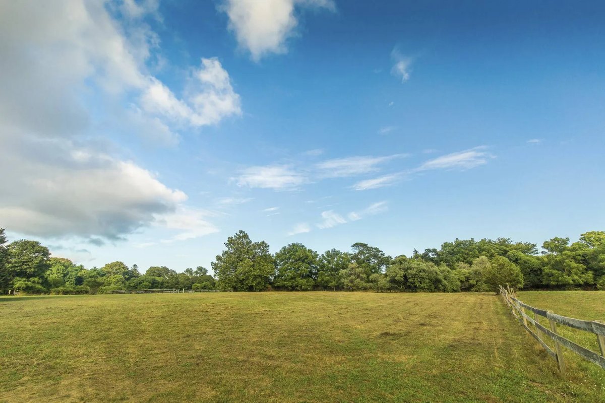 BruehlEd's tweet photo. THREE BUILDING LOTS ON YOUR OWN 16-ACRE AG. RESERVE

20 Springs Fireplace Road, East Hampton, NY 11937

EXCLUSIVE $11,995,000

#hamptons #hamptonsrealestate #20springsfireplaceroad #easthampton #luxury #luxuryliving https://t.co/2swxhMD5gc