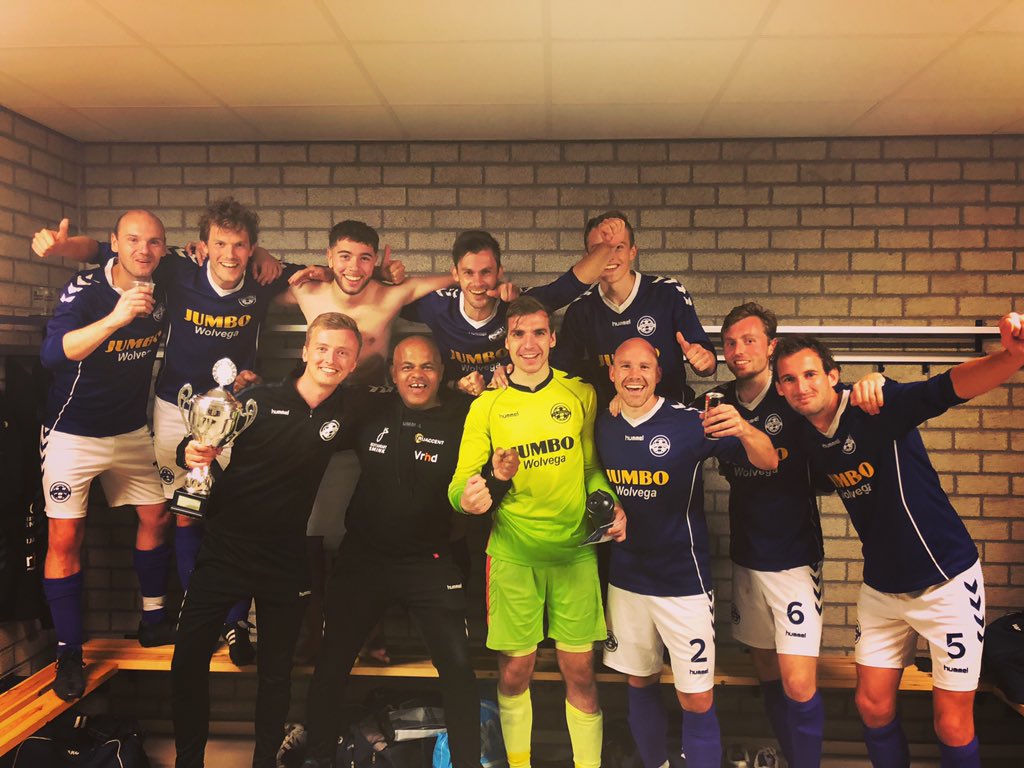 JAAAA, WINNAAR AUSNUTRIA CUP!! In de finale werd SC Stiens met 1-0 verslagen, daarmee wint Wolvega in de voorbereiding op volgend seizoen een oefenwedstrijd tegen <a href="/scHeerenveen/">sc Heerenveen</a>!!