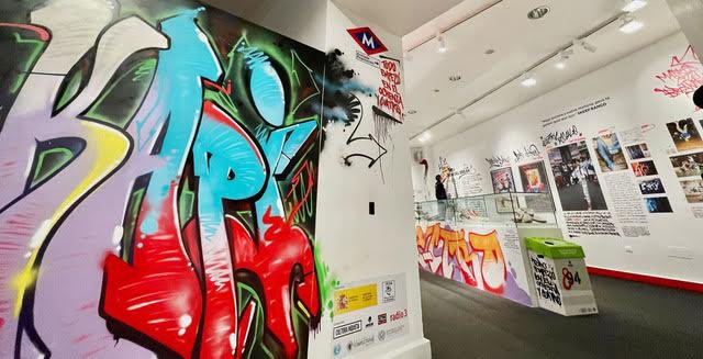 “Todo empezó en el ochenta y cuatro. Orígenes del graffiti en España” inaugura un ciclo de exposiciones dedicadas a las culturas urbanas, dentro del Museo Nacional de Antropología. Comisario: Paco Reyes <a href="/RitmoUrbanoTVE/">Ritmo Urbano</a> Creatividad y diseño espacio expositivo <a href="/albertomingote/">Alberto Mingote</a>