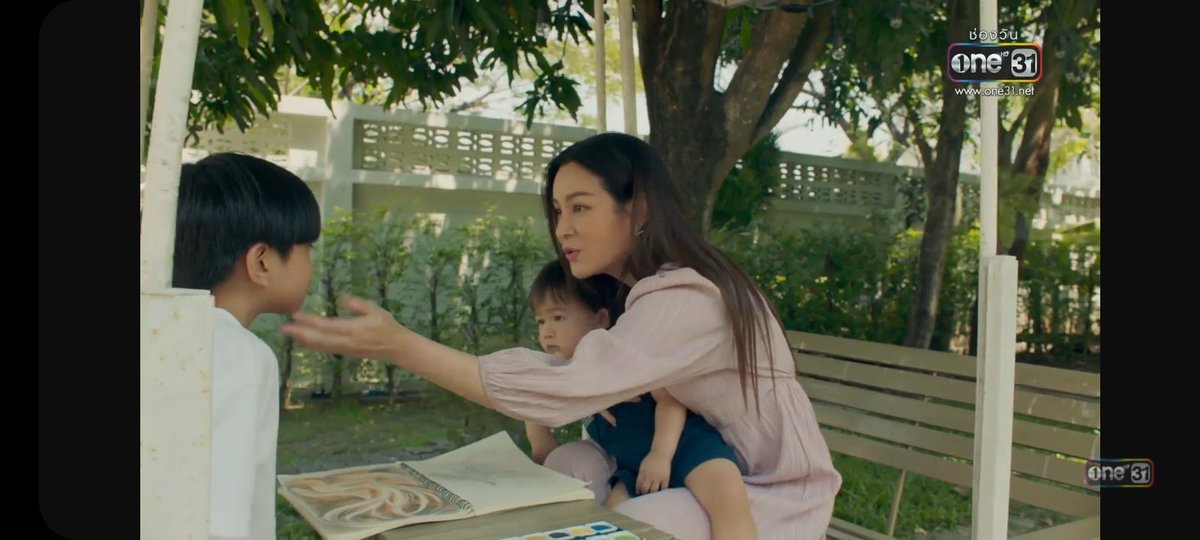 Natnapaporn1's tweet photo. แม่สวยมากกก #KinnPorscheEP14 https://t.co/B6kGaVAevu