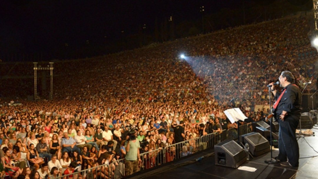 ToDoodooni's tweet photo. Δέκα χρόνια πριν. 9 Ιουλίου 2012, ο Λαυρέντης Μαχαιρίτσας μάζεψε 50000 κόσμο στο Καλλιμάρμαρο. Τυχεροί όσοι το ζήσαμε.. https://t.co/5VqEku4ulP