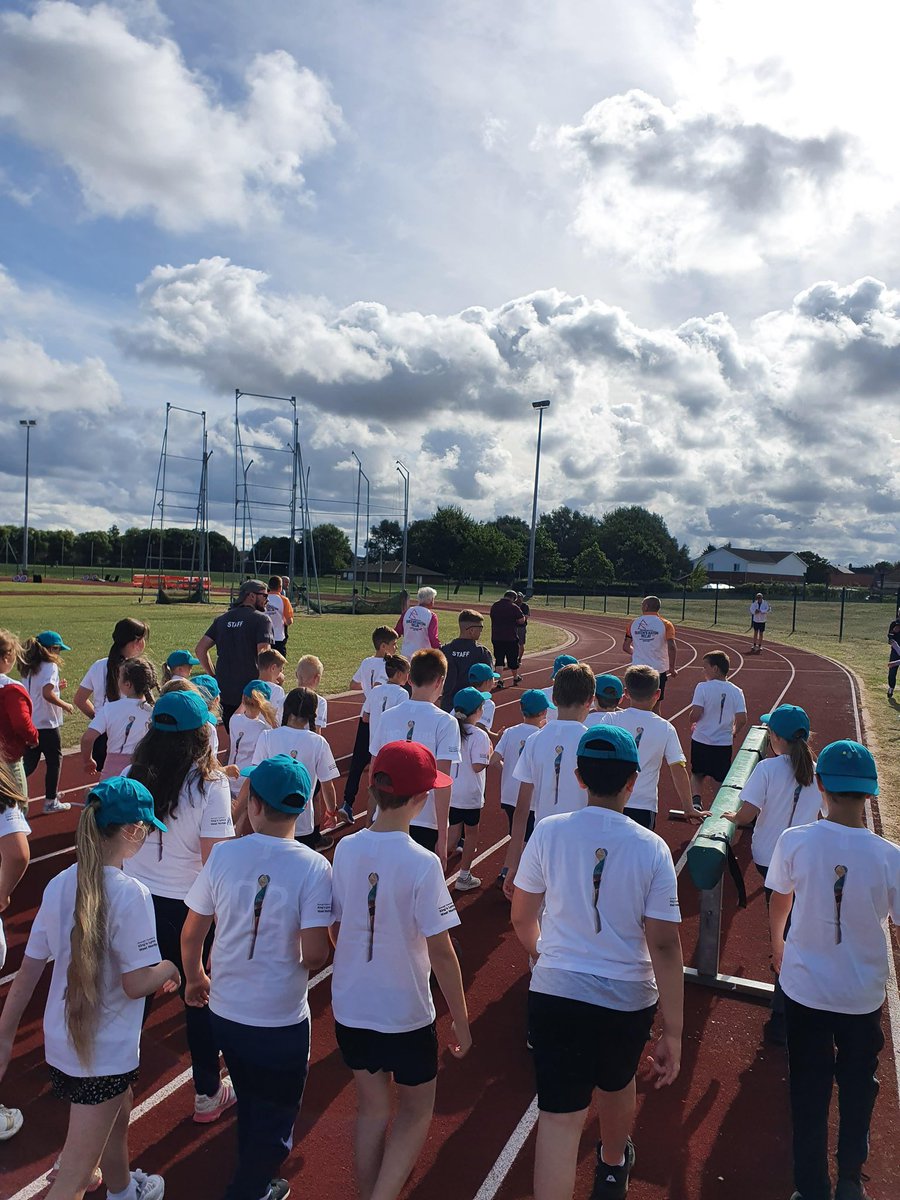 GreenparkKL's tweet photo. We have had an awesome morning @Lynnsport taking part in the commonwealth games queen’s baton relay 🙌🏼 and all the great sporting activities too!  Well done to everyone taking part #queensbatonrelay2022 #Commonwealthgames2022 #community #schoolsport https://t.co/uPzTuAr7jb