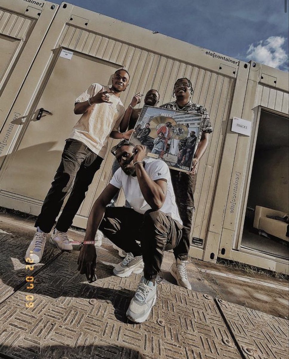 4keus_Officiel's tweet photo. Ils m’ont dit que la vie est courte le lendemain j’ai cherché du Roro-ro 📀
#Melo #DisqueDor ✅ https://t.co/WEukOhPied