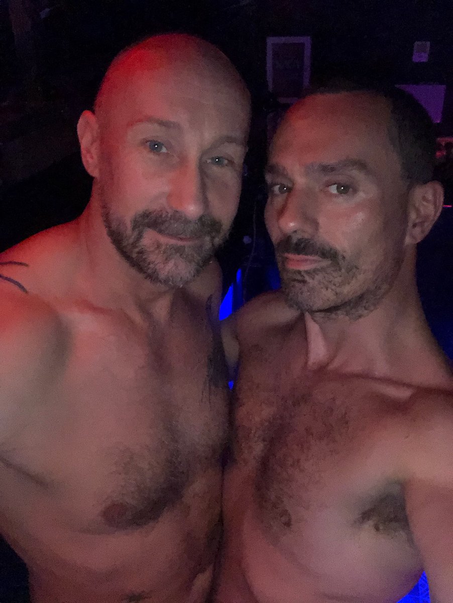Rt si tu aimes les barmen Entre Deux Eaux 😃
#bargayparis #barnaturisteparis #cruisinggayparis #sexbarparis #baraculparis #gay