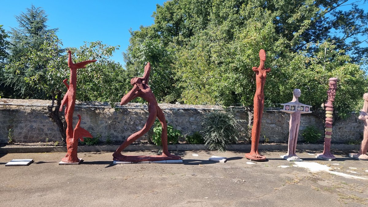 YannickBORDE's tweet photo. Visite ce matin de l'atelier de Laurent Semerie sculpteur, accueilli en résidence à @saintberthevin de 2016 à 2019. Un nouveau projet en construction avec lui pour mettre encore + la #culture au cœur de notre ville A suivre... @MaitreShikamaro @AnneGhyselen @AngotCecile https://t.co/2MzxIUT3eo