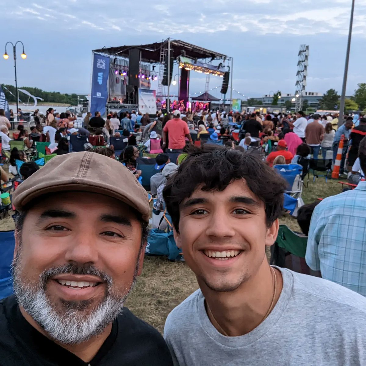 AyZiggy2012's tweet photo. Had a great time at @george_clinton concert last night with a good crew. #gotfunk? https://t.co/Bo3fdW40aQ