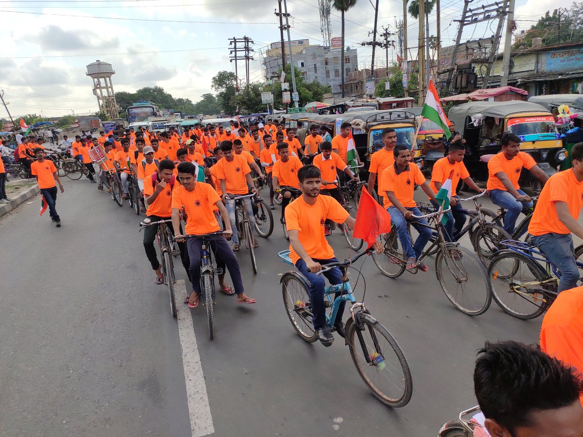 UOsantanu's tweet photo. अभाविप के 74वें स्थापना दिवस पर नगर इकाई @ABVPBegusarai_ द्वारा "अभाविप गौरव गाथा" यात्रा निकाला गया, जो SBSS कॉलेज से साइकिल से चल कर महिला कॉलेज में जाकर सभा में बदल गयी। मौके पर प्रदेश अध्यक्ष ममता मैडम उपस्थित रहीं।
#74thFoundationDayOfABVP 
#NationalStudentsDay 
@Bihar_ABVP https://t.co/HD1V6HEXpW