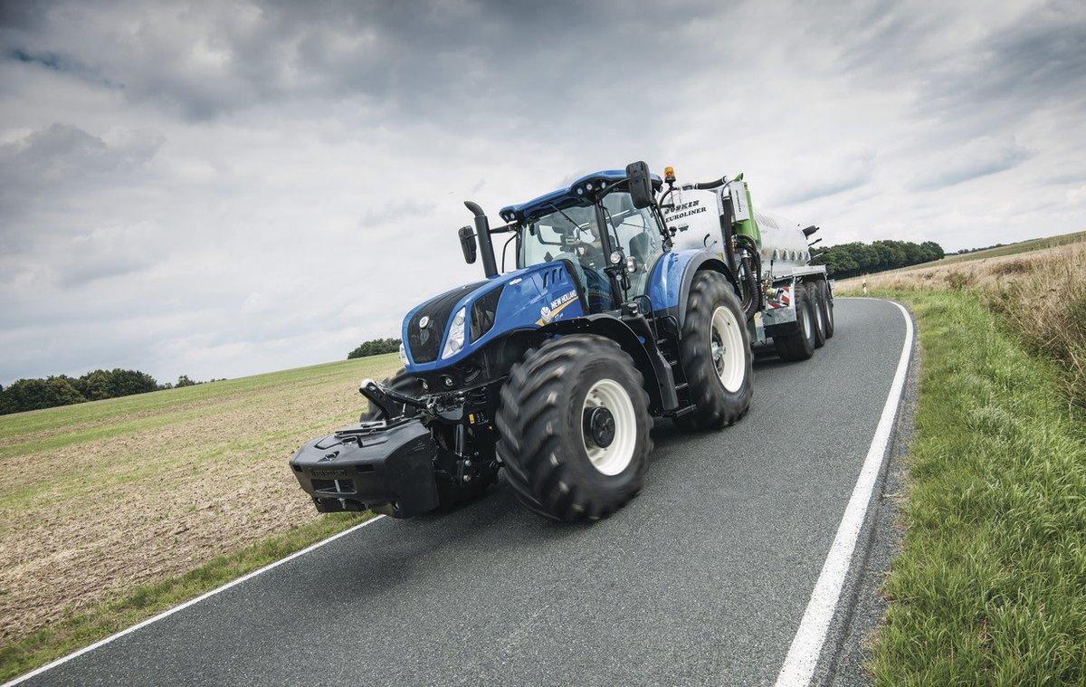 The T7 range from @NHAG_UKandROI - a true work horse, ready to do the job 😎 

Take a look at our used tractor collection, and let us know if you want to upgrade! 

➡️ tinyurl.com/c6dfpt4u

Contact your salesman for more info 👌🏼

#WebstersGetItDone #NewHolland #tractor