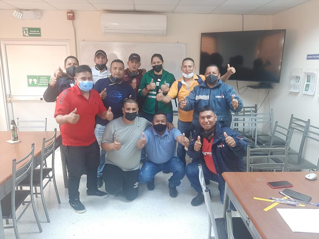 Vera74Carlos's tweet photo. Capacitación con el cliente y el equipo liderman. 
Valemos tanto como lo que cuidamos https://t.co/t2NA5Lw05F