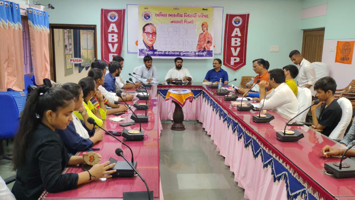 NavsariAbvp's tweet photo. અખિલ ભારતીય વિદ્યાર્થી પરિષદ ના 74માં સ્થાપના દિવસ નિમિત્તે નવસારી એગ્રીકલ્ચર યુનિવર્સિટી ખાતે વ્યાખ્યાન યોજવામાં આવ્યું, જેમાં સુરત વિભાગ સંગઠન મંત્રી હિમાલયસિંહ ઝાલા ઉપસ્થિત રહ્યા.

#ABVPFoundationDay #ABVPNavsari https://t.co/tSaetzZLz4