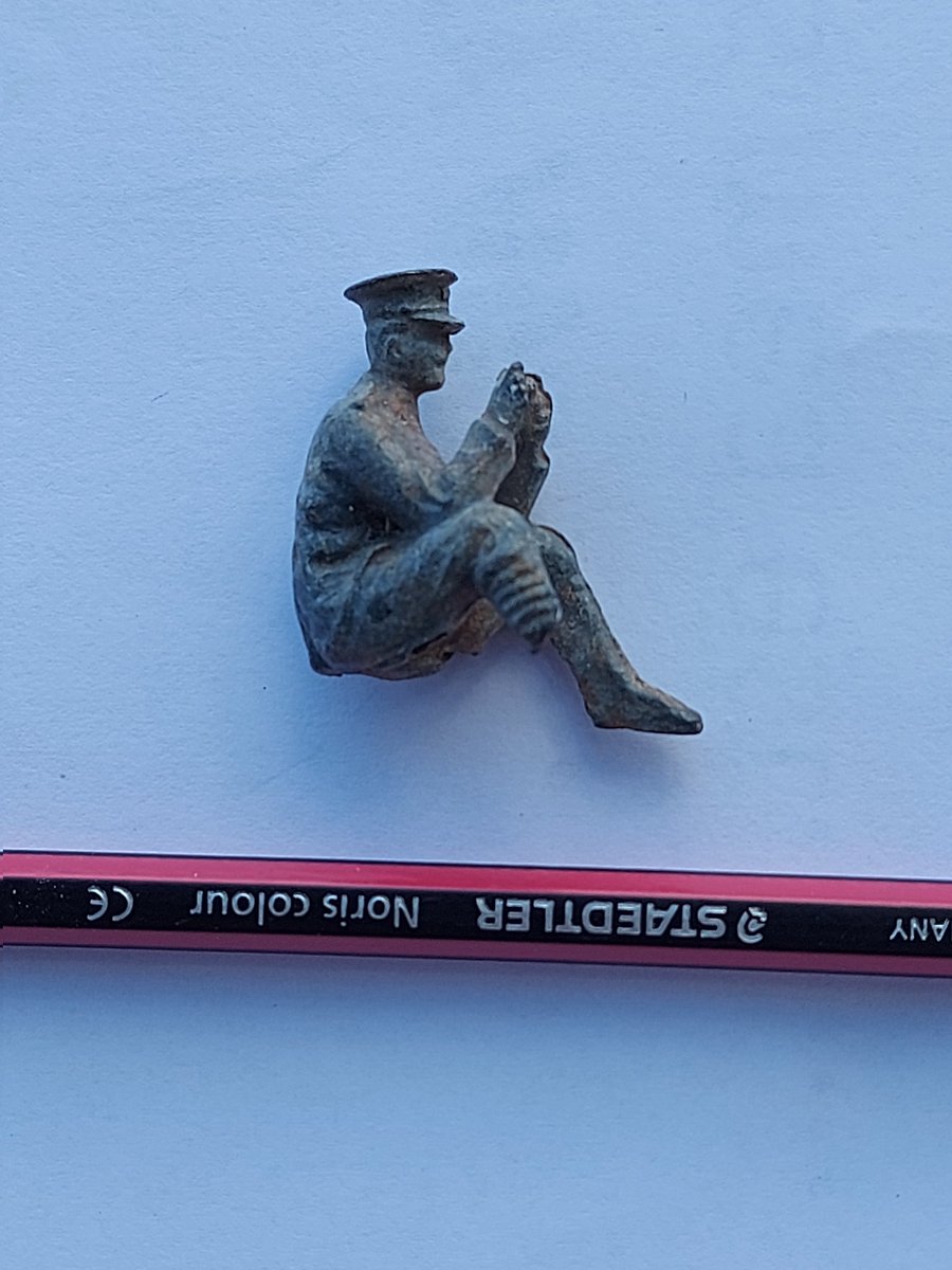 Mid20th's tweet photo. Glorious day in Sea Mills today with @SeaMills100 for the Found it!event. Loads of local history treasure, from wallpaper and grain sacks to a WWI lead soldier. Fantastic phone box museum too! https://t.co/Poo1ANeW9W