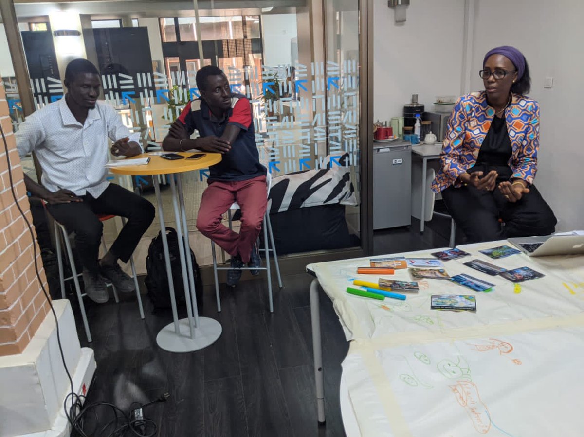 ABG_49's tweet photo. #FresqueClimat suivi d'un café débat animé par le Pr Awa Niang Fall🌿de ce jeudi. 
La question de L'Eau💧a été au centre des échanges:
🔹️évolution des concepts(GIRE➡️ NEXUS)
🔹️les problématiques de sa gestion en zones rurales et urbaines

JOTAAY CLIMAT🙌🏾🙂.#kebetu 
@ABG_49 🌱 https://t.co/Gd9TC2Hweg
