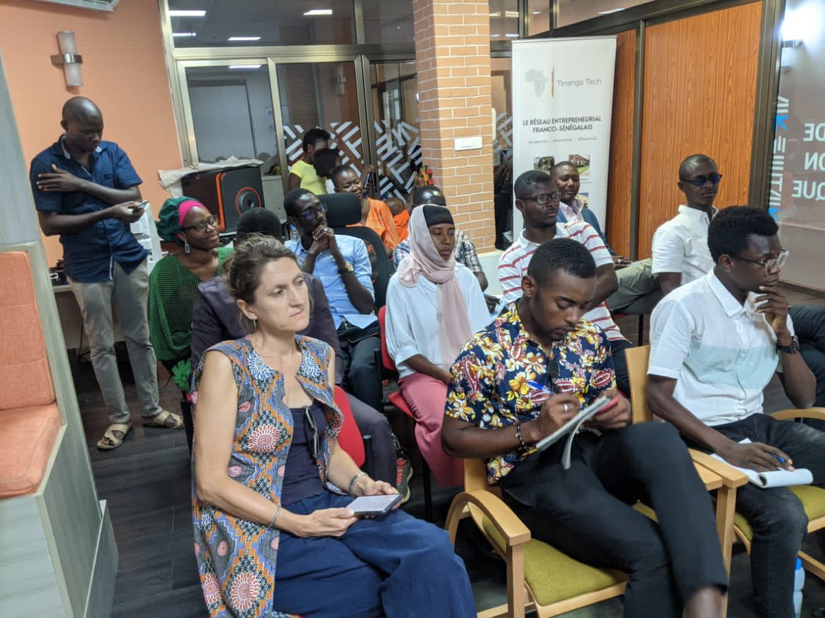 ABG_49's tweet photo. #FresqueClimat suivi d'un café débat animé par le Pr Awa Niang Fall🌿de ce jeudi. 
La question de L'Eau💧a été au centre des échanges:
🔹️évolution des concepts(GIRE➡️ NEXUS)
🔹️les problématiques de sa gestion en zones rurales et urbaines

JOTAAY CLIMAT🙌🏾🙂.#kebetu 
@ABG_49 🌱 https://t.co/Gd9TC2Hweg