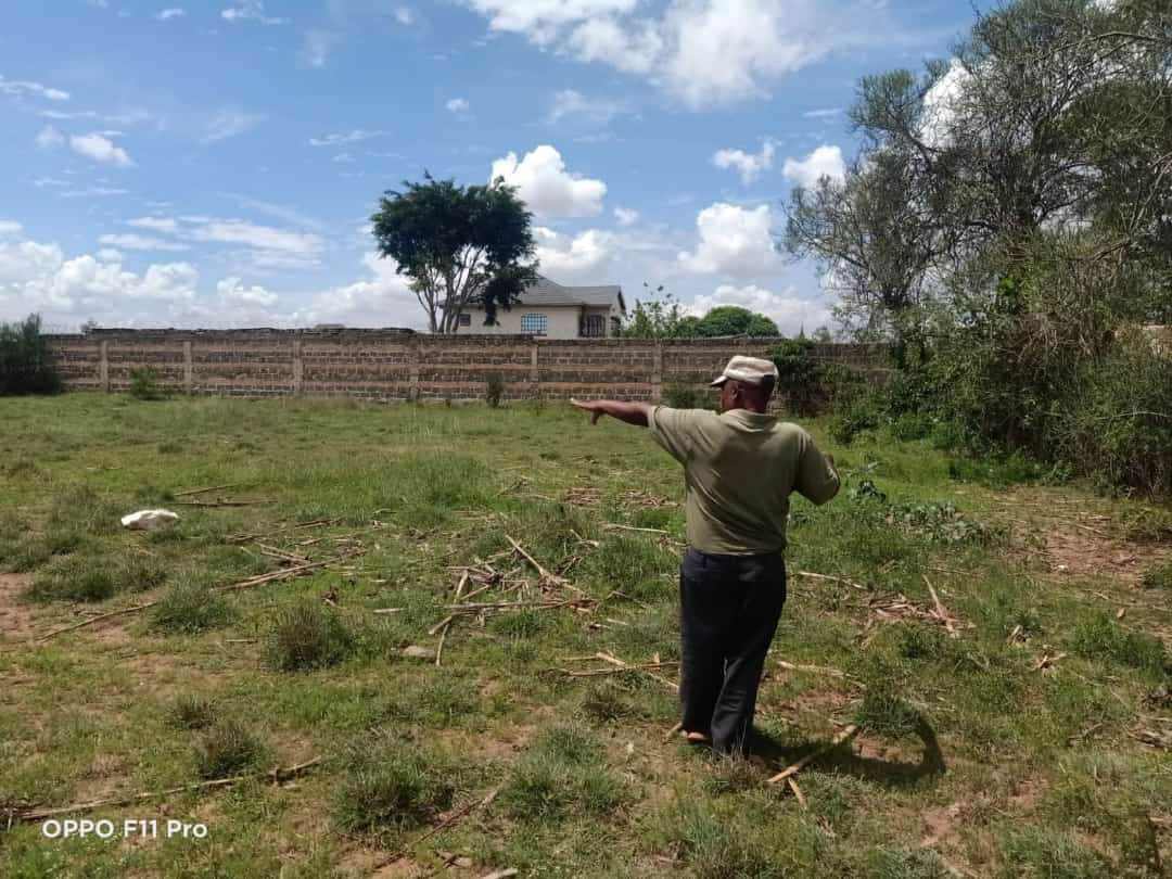 gitaujosephbm's tweet photo. Hey guys letsellthisland 
Located in njiru hurlingham area with ready title deed
Size 100by120ft 
Asking price 8.5m slightly negotiable if interested call
Owner 0722292234 
#AngelaOkutoyi 
#Williamruto
#IEBC
#Golokante
#Bolt
#MasculinitySaturday 
#IkokaziKE 
#Migoridecides https://t.co/3tUlZdVpCl