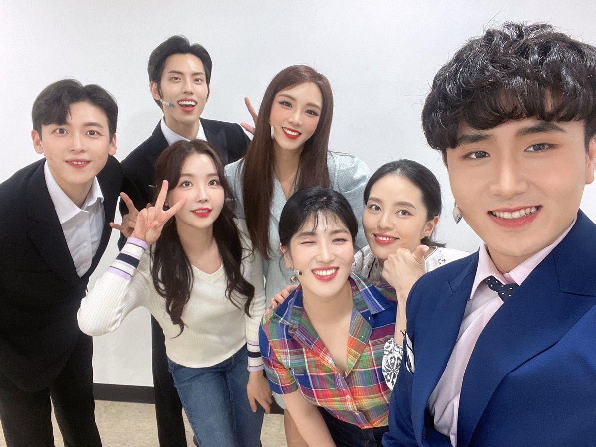 watermooon's tweet photo. 진짜진짜진짜진짜 우리들의 또 오해영이 끝났습니다아

끝까지 마지막까지 너무너무 행복하고 즐겁기만했어요오🙈💜💜

함께 해 주신 모든 분들 정말정말 감사합니다아

사랑이 뭔데 뭔데 오해영 화이팅 화이팅💜💜💜

#또오해영 #뮤지컬또오해영
#찐막공 #끄읕😝 https://t.co/gxgqSp7m8c