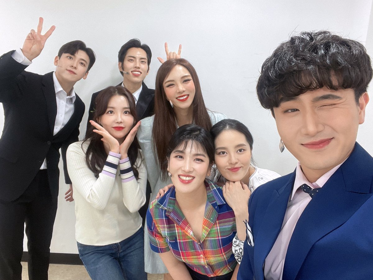 watermooon's tweet photo. 진짜진짜진짜진짜 우리들의 또 오해영이 끝났습니다아

끝까지 마지막까지 너무너무 행복하고 즐겁기만했어요오🙈💜💜

함께 해 주신 모든 분들 정말정말 감사합니다아

사랑이 뭔데 뭔데 오해영 화이팅 화이팅💜💜💜

#또오해영 #뮤지컬또오해영
#찐막공 #끄읕😝 https://t.co/gxgqSp7m8c
