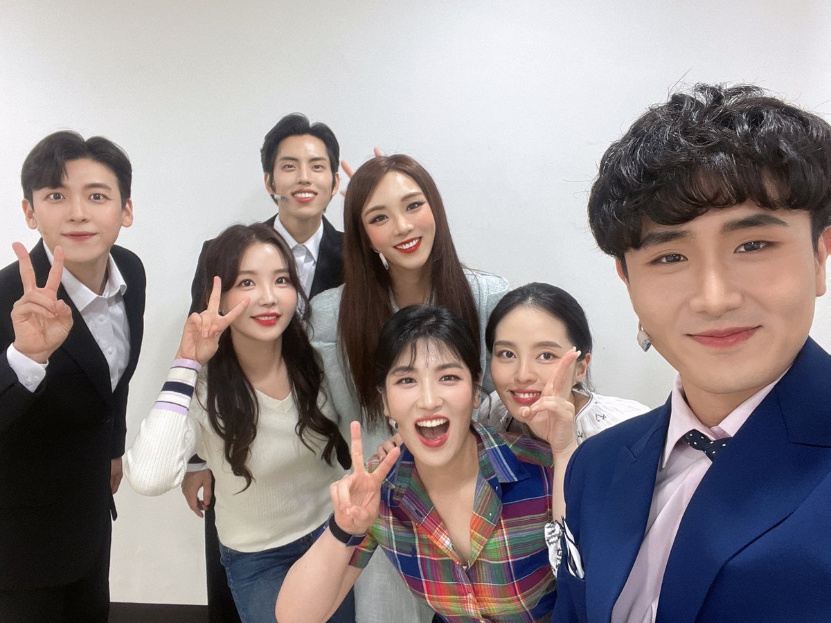 watermooon's tweet photo. 진짜진짜진짜진짜 우리들의 또 오해영이 끝났습니다아

끝까지 마지막까지 너무너무 행복하고 즐겁기만했어요오🙈💜💜

함께 해 주신 모든 분들 정말정말 감사합니다아

사랑이 뭔데 뭔데 오해영 화이팅 화이팅💜💜💜

#또오해영 #뮤지컬또오해영
#찐막공 #끄읕😝 https://t.co/gxgqSp7m8c
