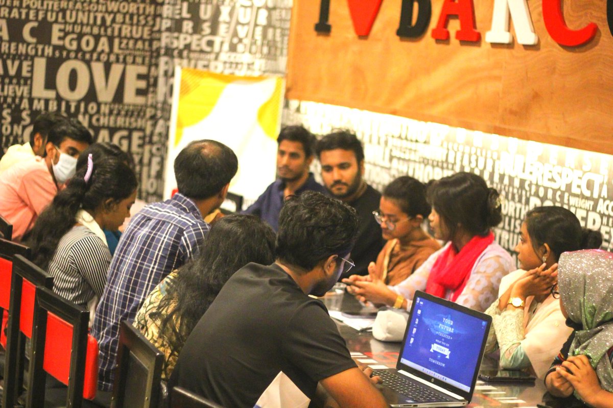 SASFLiberty's tweet photo. #Bangladesh Students For Liberty hosted a Colloquium on the #Economics of #Politics in #Chattogram. Discussed the role ​of ​#Constitutions, #PublicChoiceTheory &amp; importance of #Federalism &amp; #Decentralization

#SocraticMethod #SFLiberty #PublicPolicy #SoundPolicy #YouthLeadership https://t.co/uGD0hKD3dD