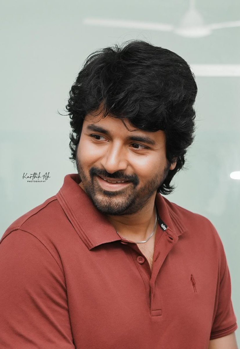 Smart_karthiksk's tweet photo. Smiling Killer @Siva_Kartikeyan Anna🥳❤️😘😍
Love You @Siva_Kartikeyan
Anna♥️😍😘🥳💥
#Prince
#Sivakarthikeyan
#DONOnNetflix #PrinceSK #PrinceForDiwali
@Siva_Kartikeyan @AnandSkfc @navneth @Darshan_Offl @Its_priyask @Preets_SK @salemskfc_offl @SKEzhil_ @AllIndiaSKFC @SK_Trends https://t.co/KqKEb4UZL5