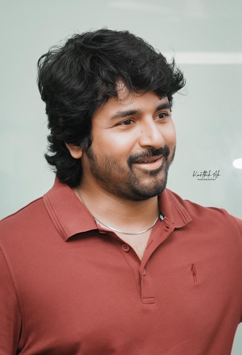 Smart_karthiksk's tweet photo. Smiling Killer @Siva_Kartikeyan Anna🥳❤️😘😍
Love You @Siva_Kartikeyan
Anna♥️😍😘🥳💥
#Prince
#Sivakarthikeyan
#DONOnNetflix #PrinceSK #PrinceForDiwali
@Siva_Kartikeyan @AnandSkfc @navneth @Darshan_Offl @Its_priyask @Preets_SK @salemskfc_offl @SKEzhil_ @AllIndiaSKFC @SK_Trends https://t.co/KqKEb4UZL5