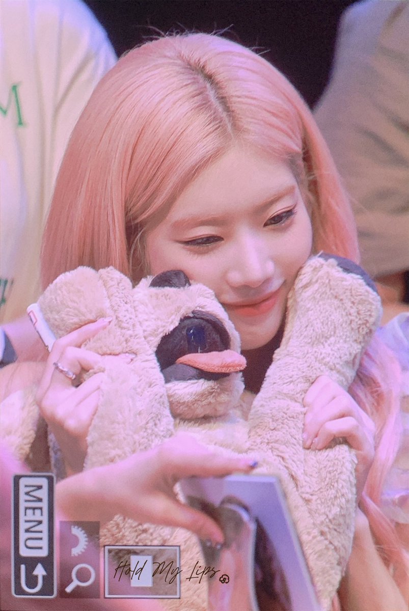 ecllip's tweet photo. kim lip fansites go crazy man im so happy shes getting more and more support everyday she deserves it so much https://t.co/KQgOxi4kTn
