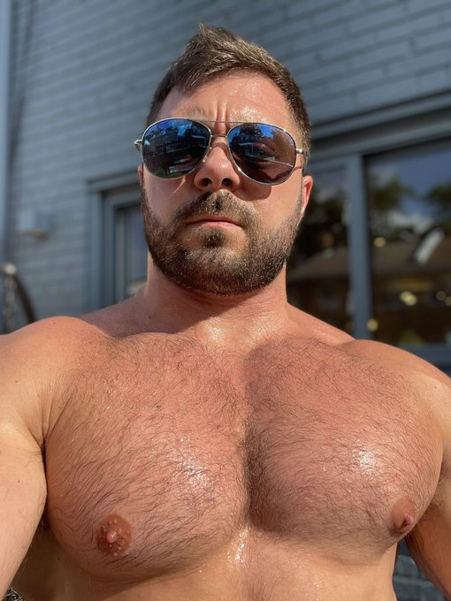 Wow, yard work gets me really sweaty in the hot sun 🥵 https://t.co/4lmp92GcM6<a href="/tag/dirtymirror"class="tags"><span>#dirtymirror</span></a>