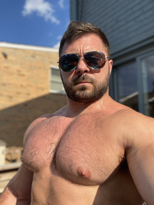 Wow, yard work gets me really sweaty in the hot sun 🥵 https://t.co/4lmp92GcM6<a href="/tag/dirtymirror"class="tags"><span>#dirtymirror</span></a>