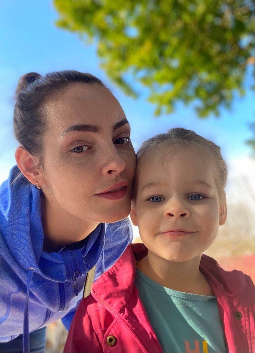 1. Dears❤️friends and just people with big hearts who are ready to help our Varyusha. Please🙏retweet this post! We need to collect the rest of the amount! It is vital for her treatment and rehabilitation for the whole year. Donations link: birdsforsofia.org/help-varvara#r… #VarуushaMayer