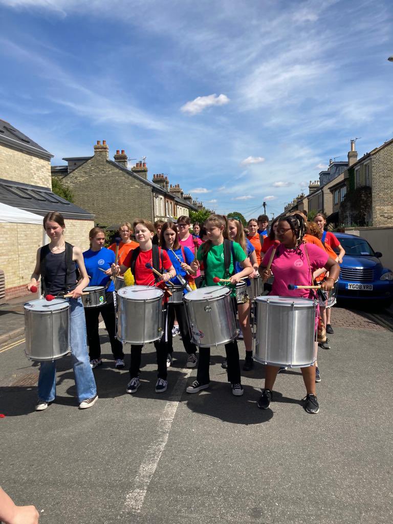 CambsCreate's tweet photo. Such a fun (but very, very hot!!) afternoon at the Hemingford Rd #StreetParty. Thanks for inviting us. We loved it. @Coleridge_Edu @Trumpington_Edu @United_Music1 Amazing to see so many wonderful alumni parents, too!! #blessed #createfamily https://t.co/BHM0rQPBZW