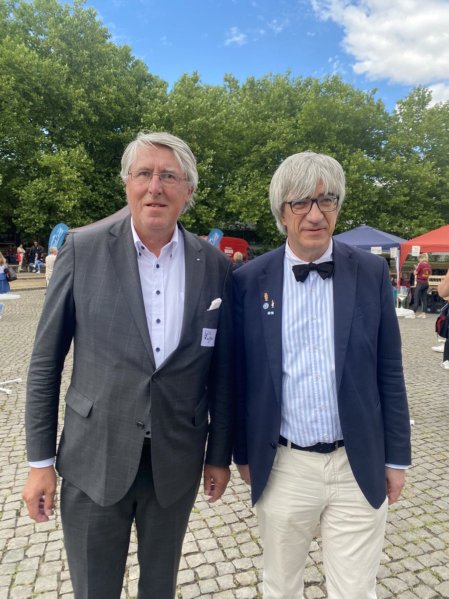 RugenWilli's tweet photo. …heute wieder einmal in einem Hörsaal anlässlich des #Alumni-Tages der @uniGoettingen Mein Gespräch mit Präsident #MetinTolan über die Lage der #Hochschulen werden wir demnächst im Rahmen des @bdvb_ev vertiefen können.
@alumnigoe https://t.co/rpG6fYLffH