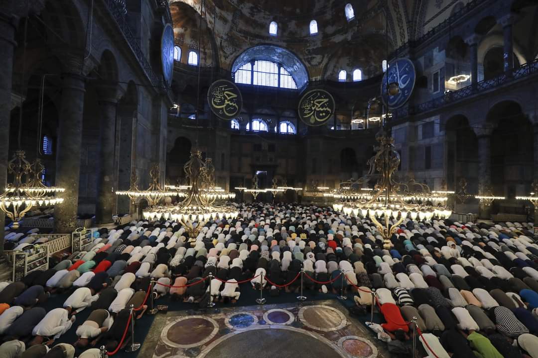 AuthenticTweet2's tweet photo. Thousands of Muslims flock to the Hagia Sophia Grand Mosque for the Eid al Adha prayer in Istanbul.
#EidAlAdha https://t.co/a7CNzGxo20