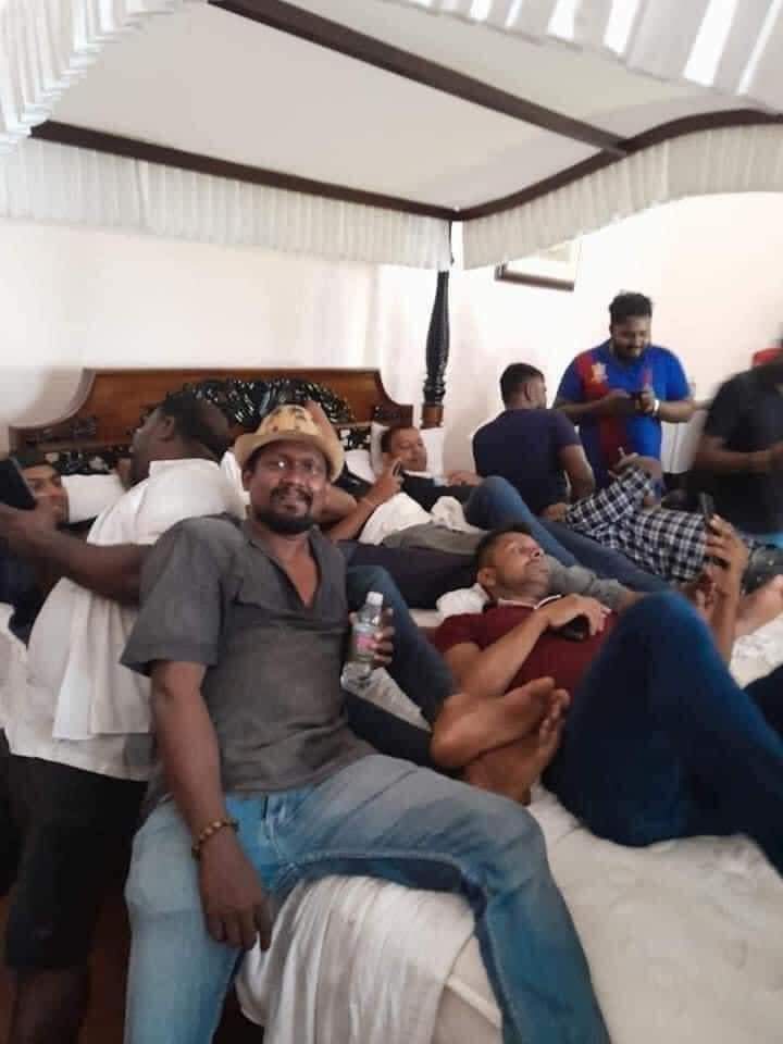 NewsWireLK's tweet photo. 📸 Protesters in President's official residence https://t.co/dgEWT5lBdx