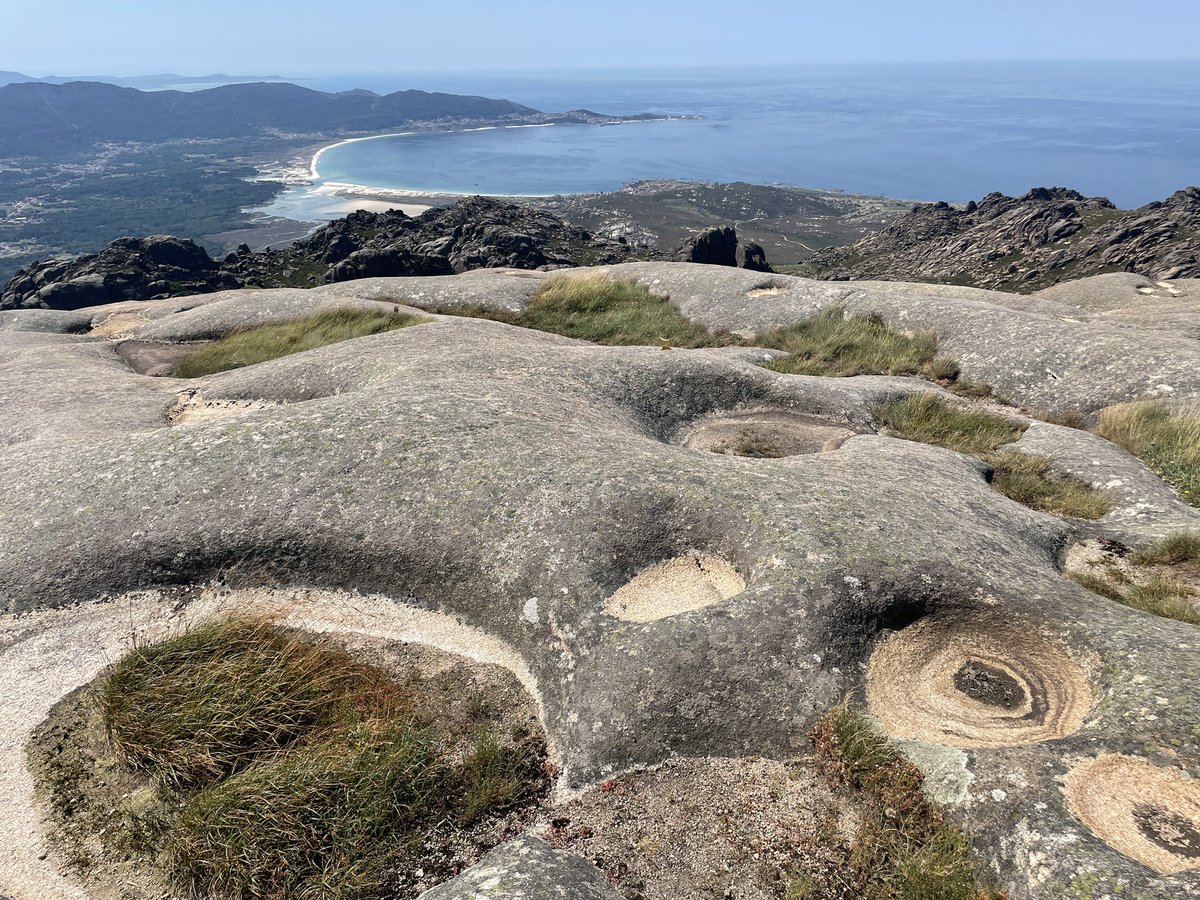 mcastigarcia's tweet photo. Necesitamos tempo e recursos para protexer o Pindo, para coñecelo e poñelo en valor. Canta da nosa historia desde ca memoria se perde, canta paisaxe de pedra e mar infinito… 
Necesitamos #ParqueNaturalMontePindo

@montepindo @CulturaXunta @DACCultura @Xunta https://t.co/IET4EcDxB2
