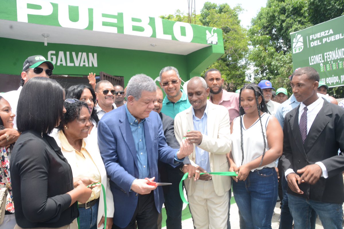 #FPComunica | Nuestro presidente @LeonelFernandez dejó inaugurado con corte de cinta el local de la #FuerzaDelPueblo en el municipio de Galván, provincia Bahoruco. #SeguimosCreciendo #LeonelEnNeiba