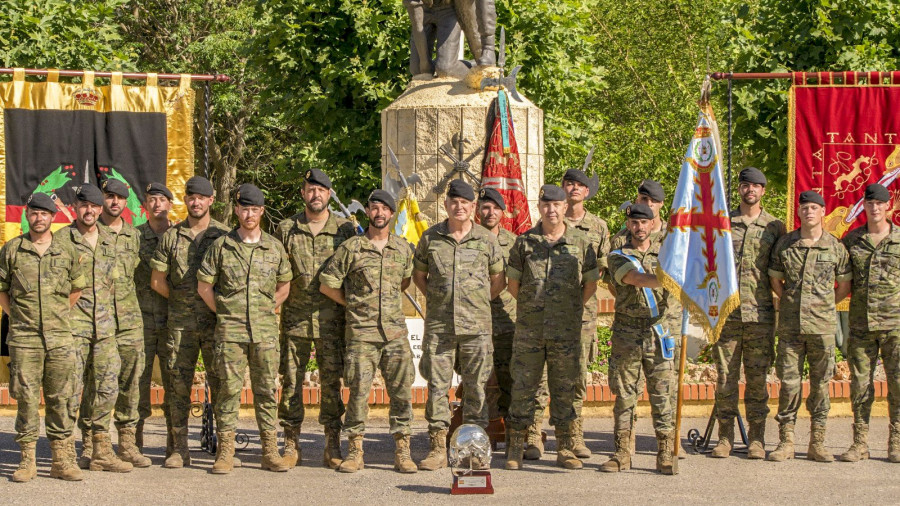 PlataformaMill1's tweet photo. El Grupo de #Caballeria Acorazada Villaviciosa se ha proclamado primero, en el "Concurso de Patrullas de Reconocimiento de Caballería" #PARECA, celebrado en el Acuartelamiento de Montejaque, en la Serranía de #Ronda.
https://t.co/VbIOZkTGsr https://t.co/nPyLmX6dqu