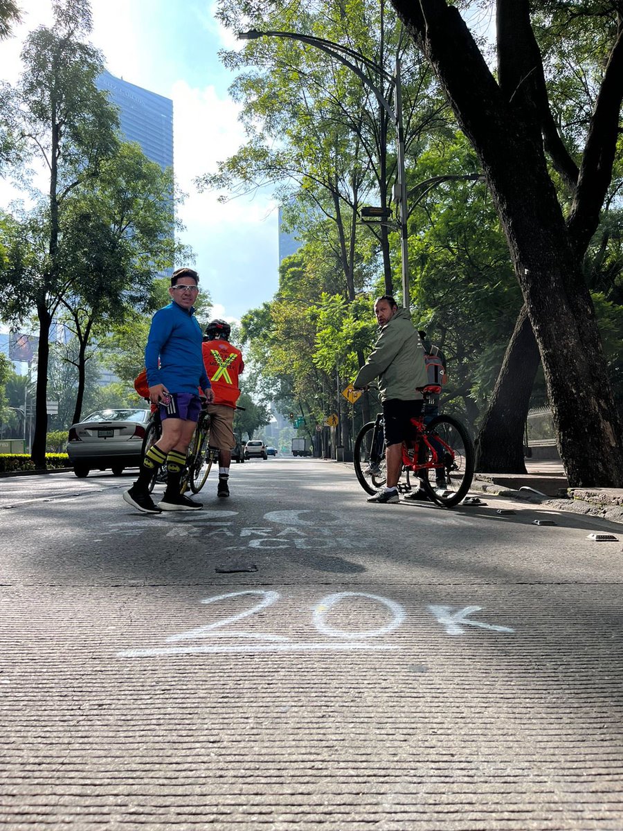 21KCDMX's tweet photo. 🏃🏽‍♀️🏃🏾¡Toda la Ciudad de México con aroma de carrera! 🤗. 
Este sábado se realizó muy de mañana la medición y marcaje de kilómetros de la ruta  #21KCDMXBBVA , a realizarse el 31 de julio, del Caballito al Ángel de la Independencia, cruzando por el Bosque de Chapultepec 🌳🌿. https://t.co/oqfIuDOhCm