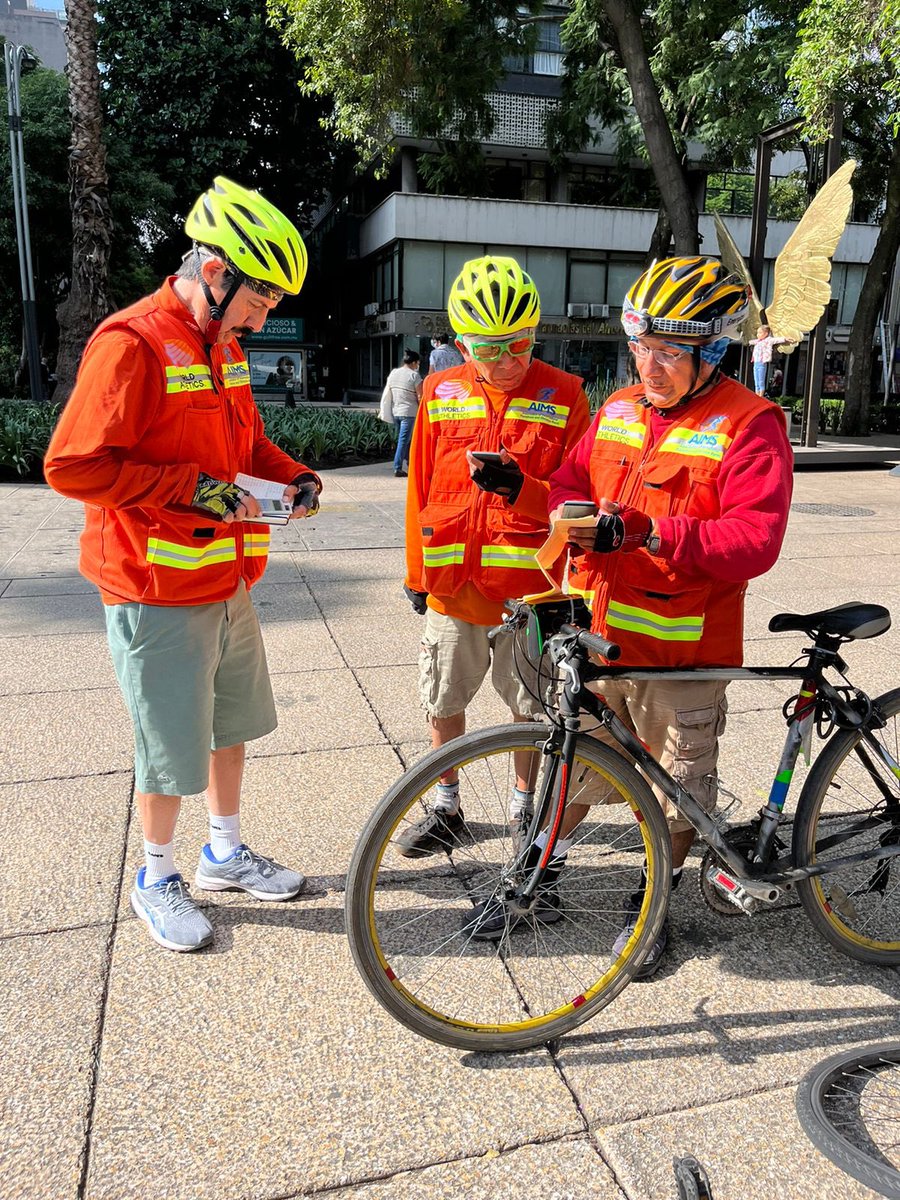 21KCDMX's tweet photo. 🏃🏽‍♀️🏃🏾¡Toda la Ciudad de México con aroma de carrera! 🤗. 
Este sábado se realizó muy de mañana la medición y marcaje de kilómetros de la ruta  #21KCDMXBBVA , a realizarse el 31 de julio, del Caballito al Ángel de la Independencia, cruzando por el Bosque de Chapultepec 🌳🌿. https://t.co/oqfIuDOhCm