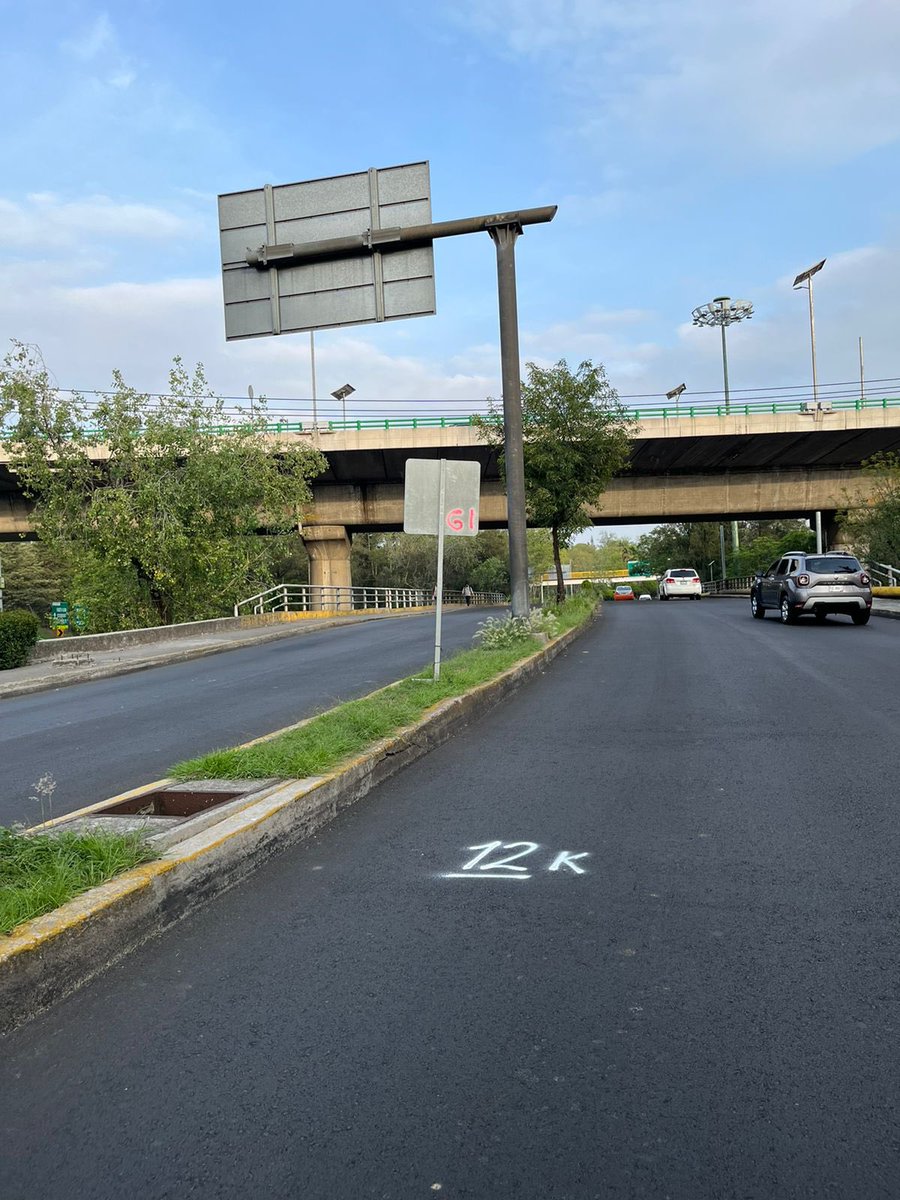21KCDMX's tweet photo. 🏃🏽‍♀️🏃🏾¡Toda la Ciudad de México con aroma de carrera! 🤗. 
Este sábado se realizó muy de mañana la medición y marcaje de kilómetros de la ruta  #21KCDMXBBVA , a realizarse el 31 de julio, del Caballito al Ángel de la Independencia, cruzando por el Bosque de Chapultepec 🌳🌿. https://t.co/oqfIuDOhCm