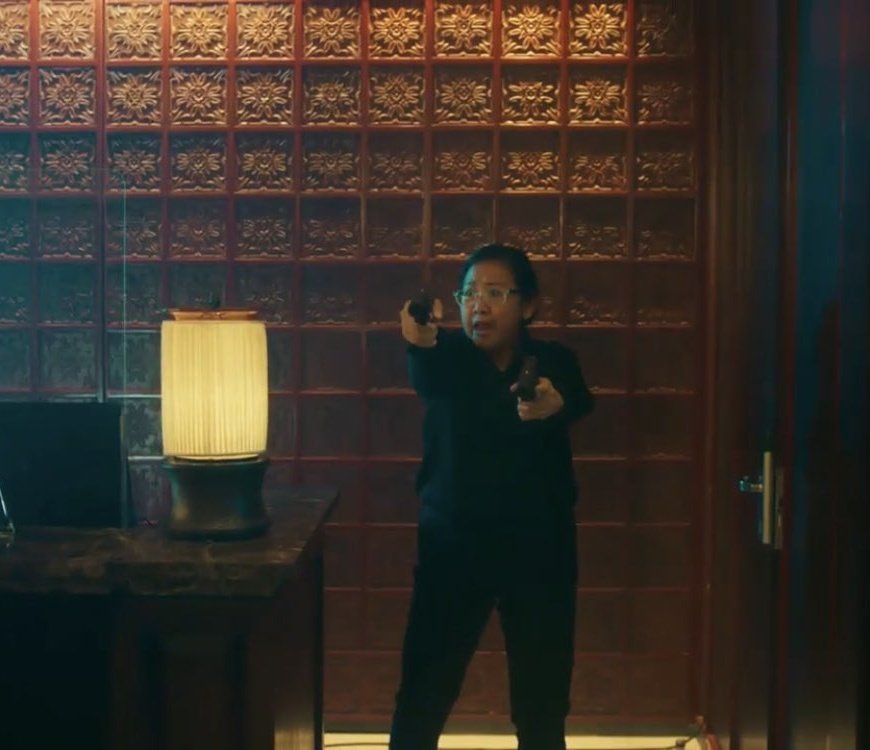 inuma_jacinto's tweet photo. Wey jajajaja la señora si se quedó como guardaespaldas 🤭

#KinnPorscheFinalEP https://t.co/RFHwDoES27