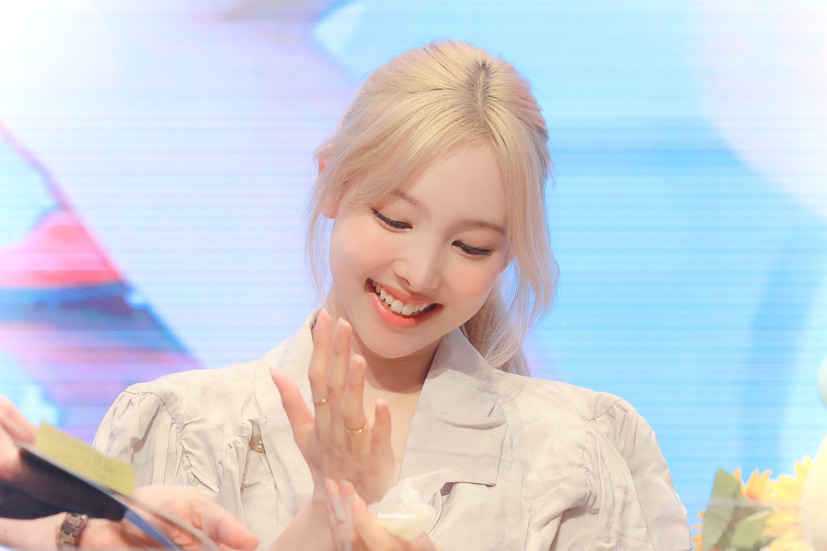 220709

퀸카골댕이 잘 가ㅠㅠ
매일이 행복했던 여름으로 
영영 기억할거야

#나연  #Nayeon  #ナヨン #IM_NAYEON        
#TWICE