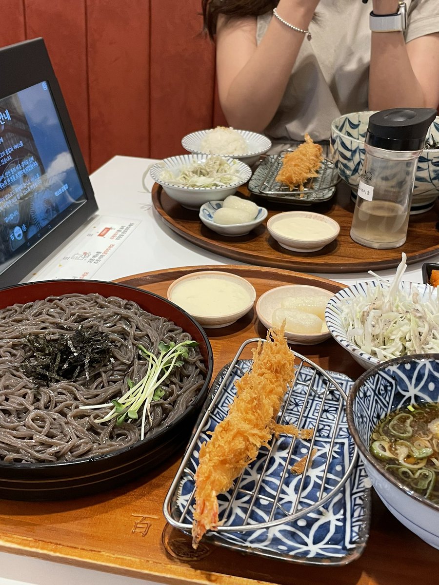더운 여름에는 잘챙겨먹어야 건강하다와 대자연을 빌미로 미친듯이 먹고 살이 쪘다고 한다.그래서 그거 어떻게 하는건데 다이어트
