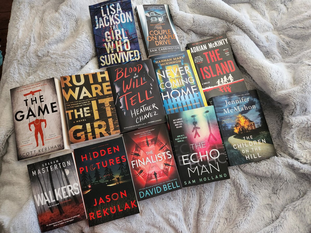amacamp28's tweet photo. @HarperCollinsCa Read 2 so far out the pile of new ones and I can't wait to get through rest of them! In middle of Lisa Jackson 😁📚📚📚 https://t.co/e0viV0bTfs
