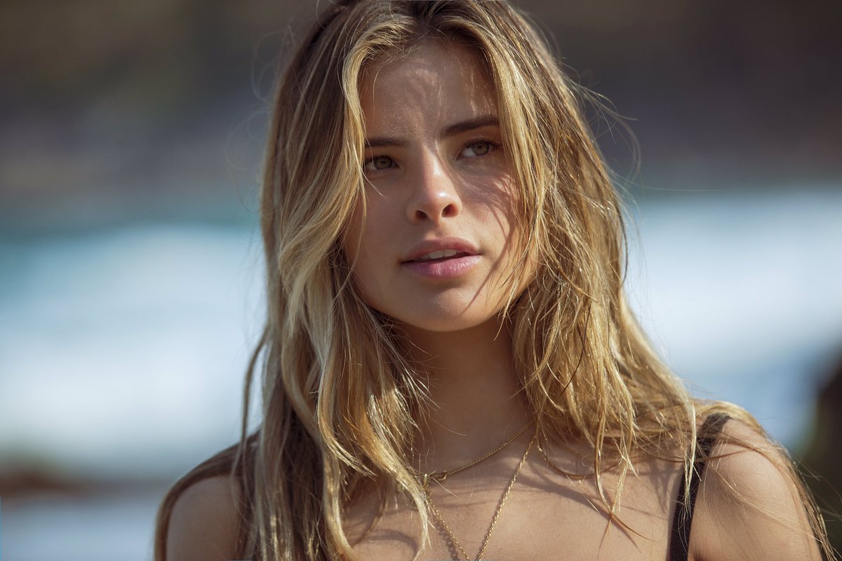 GiuliaCharts's tweet photo. SMASH HIT! “menina solta” é a terceira música solo feminina com o maior número de vendas no Brasil. (1.7M) https://t.co/byNfdJiimT