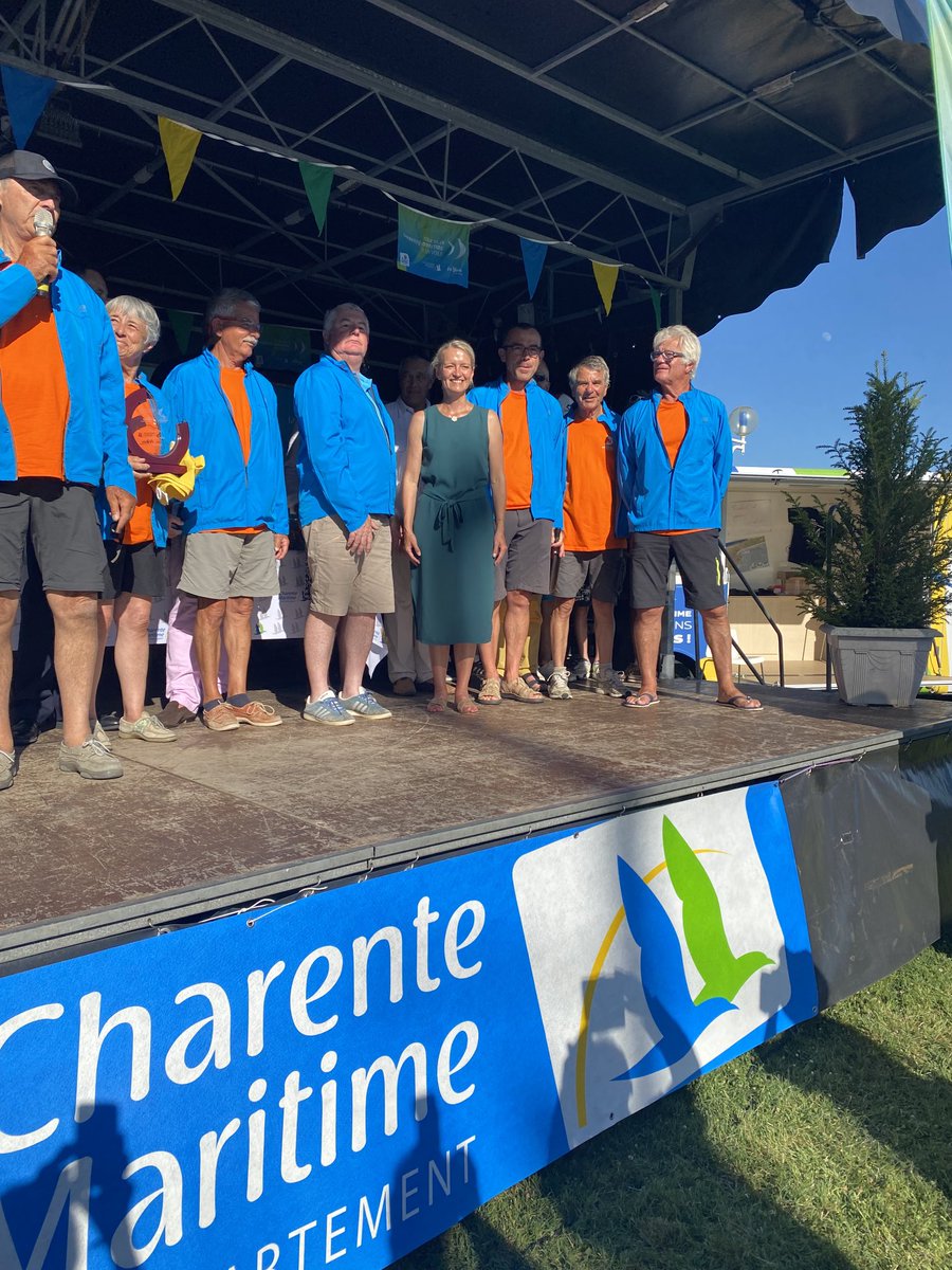 departement17's tweet photo. Ils l’ont fait !Après 8 courses d’anthologie dans des conditions idéales et 5 étapes très conviviales voici le classement du #TCMvoile ⛵️:
CHARRETTE III (photo) Frédéric Bourderau LADYBUG Alexandre Ozon VOGALEN Yannick Poisson #CDV17 tous félicités par ⁦@SMarcilly⁩ https://t.co/sD5l6pkpZt