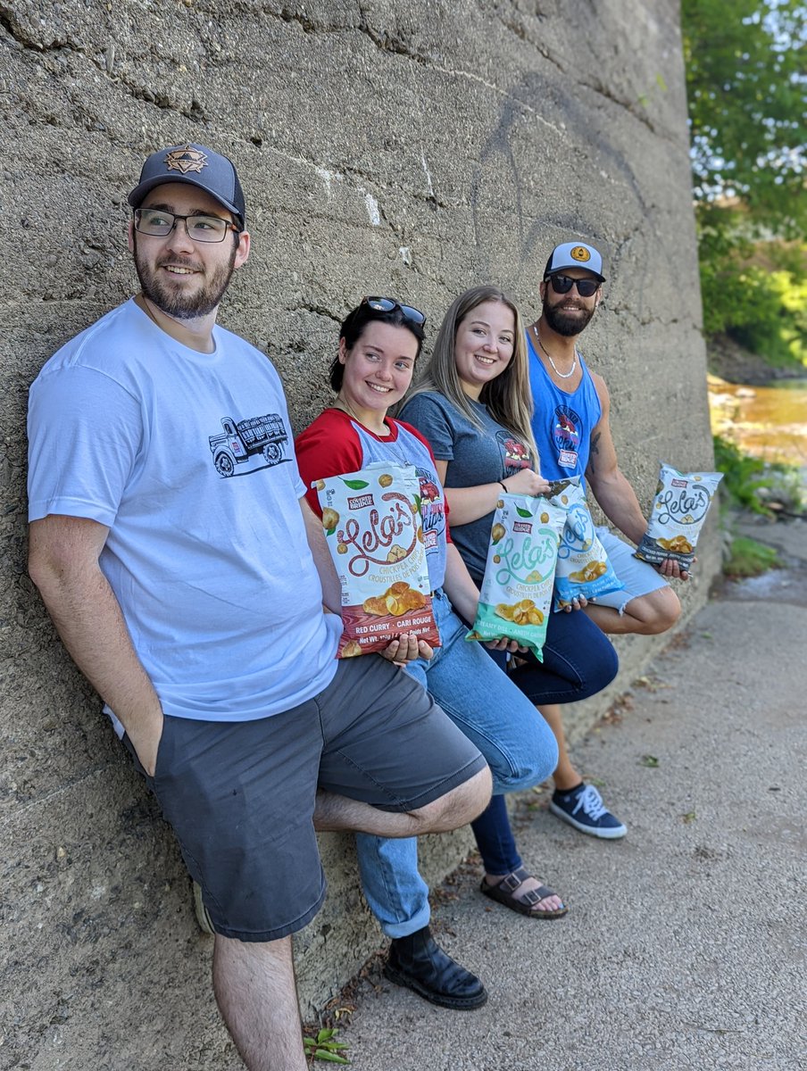 CBchips's tweet photo. Saturday's spent with friends - bring on the yummy snacks  ☀️❤️💚💙🖤

#lelas #chickpeachips
#yum #light #redcurry
#plainandsimple #creamydill #crackedpepper #snacks #sunny #saturday #coveredbridgechips https://t.co/YpunhujU6N