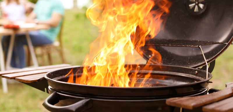 If you are planning a BBQ 🍔 in this beautiful weather 🌞 enjoy but please take care - firefighters from Llandudno attended an incident today where a man received burns to his hands and chest from his disposable BBQ . Check out our BBQ safety advice here
bit.ly/3OXFIV7