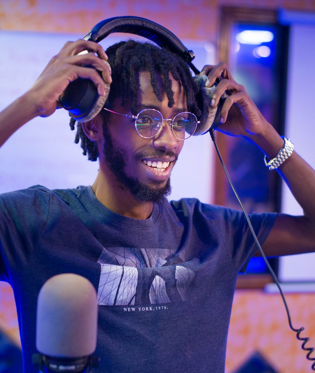 RoyalFMRwanda's tweet image. Make a date with @krissvicc on #ScratchBox tonight from 8pm till late 🔥🕺💃.... more music... more fun... more vibes 🔥🔥