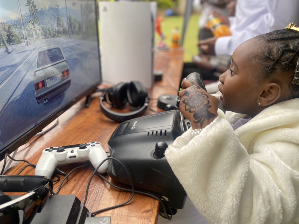 NganyaGames's tweet photo. Girls can have fun too right?..
Gaming at it’s best🤩🤩🤩
.
.
#nganyagames #nganyagamers #gaming #kenyangamers #rig #tweet100 https://t.co/3XJMqbqi3g