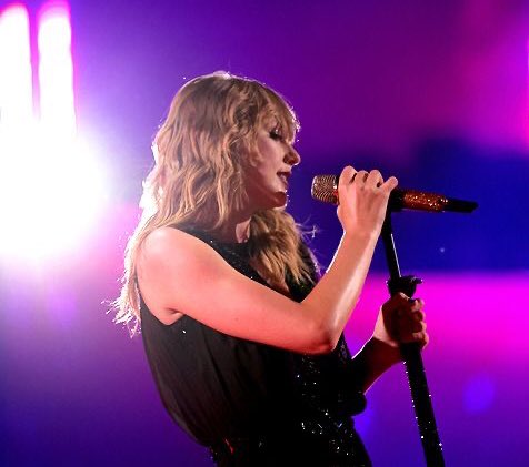 hourly taylor tweet media