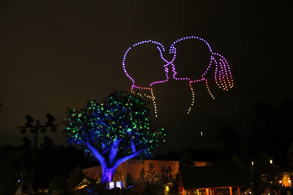 DollywoodP's tweet photo. Looking forward to another round of drones at @Dollywood tonight! #SweetSummerNights https://t.co/LrnYMVHi0c